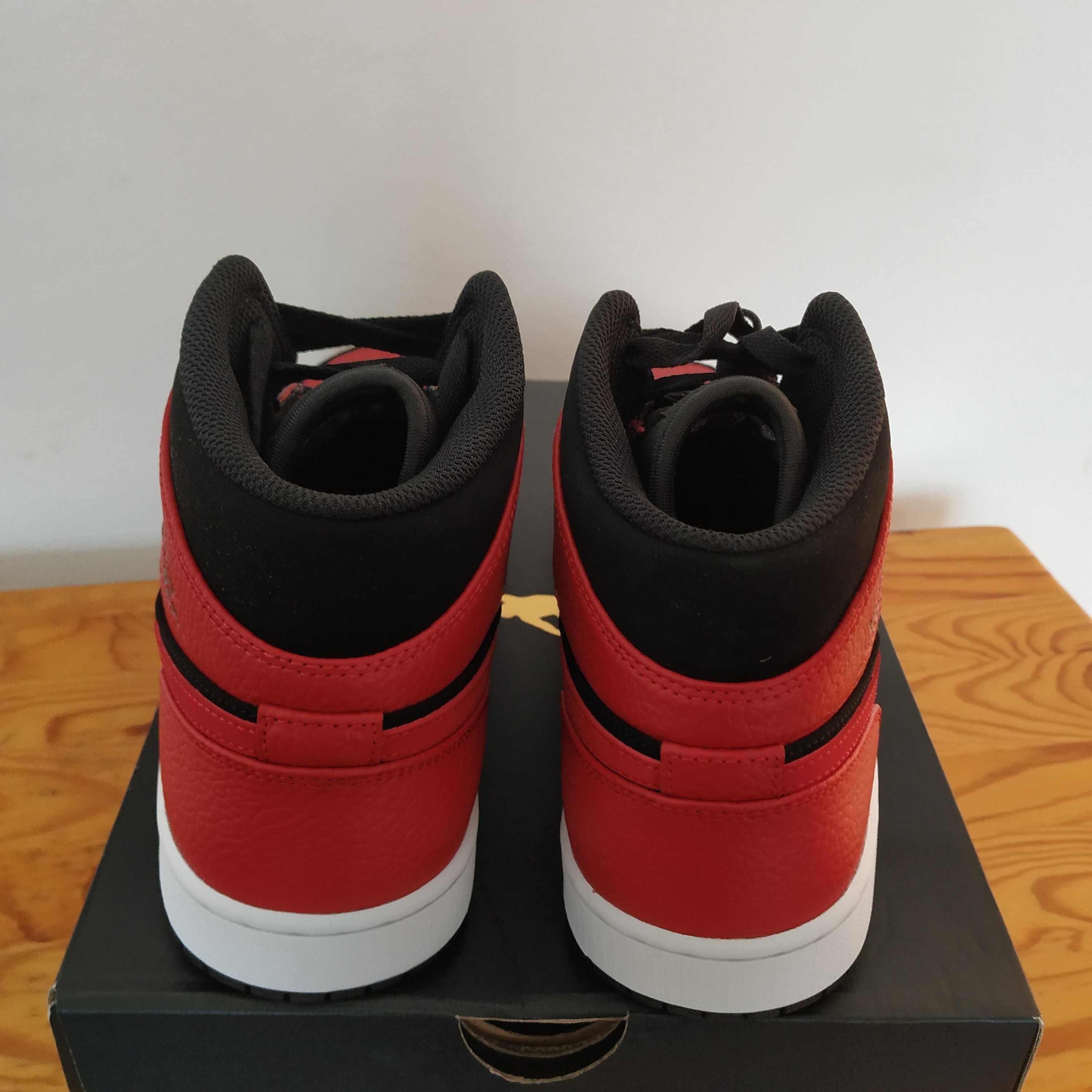 Air Jordan 1 Mid Reverse Bred (2019) – Оригинални, НОВИ – EU 44