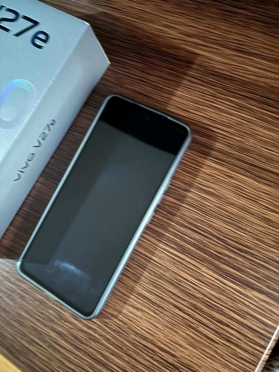 Vivo V27e в идеальном состоянии