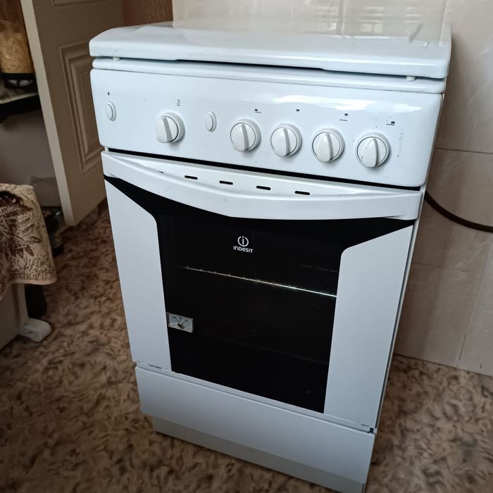 Газовая плита Indesit с духовкой — отличное состояние