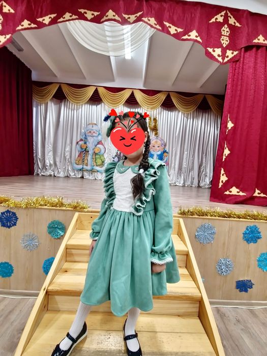 Продам платье на 7 лет