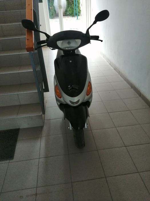 Vand scuter 49 cc in patru timpi