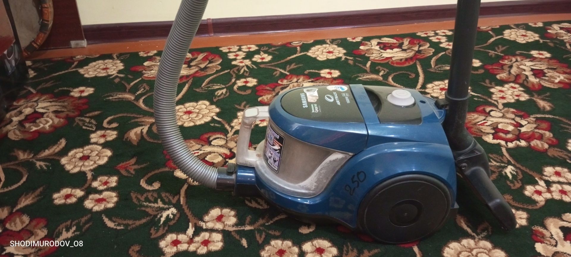 Hamma joyi zoʻr ishlaydi kamchiliklari yoʻq narxini kelishamiz
