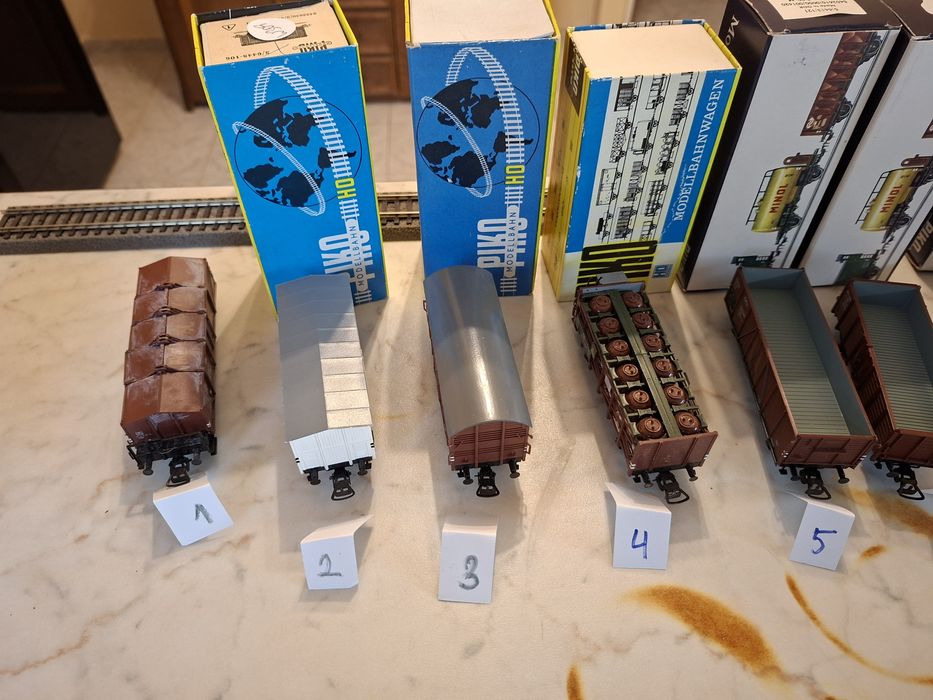 Piko / Пико / Marklin товарни и пътнически N0