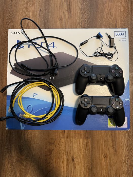 Playstation 4 slim, два джойстика и 5 игри