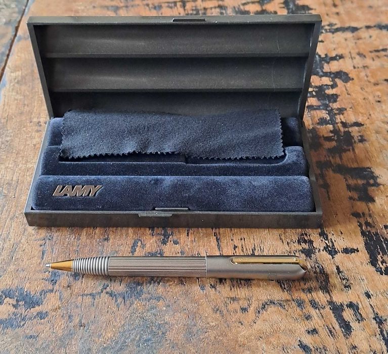 химикалка Lamy Persona twist титаниева с позлатени части, модел 220