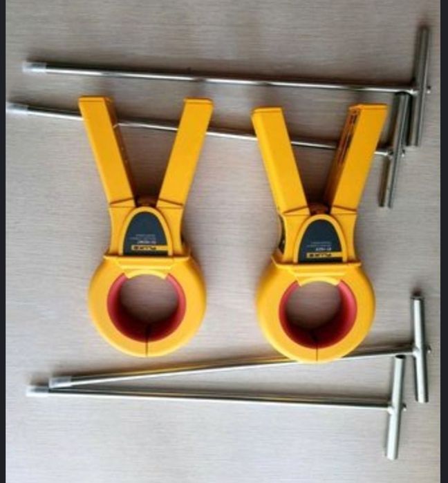Vând accesorii Fluke 1625-2