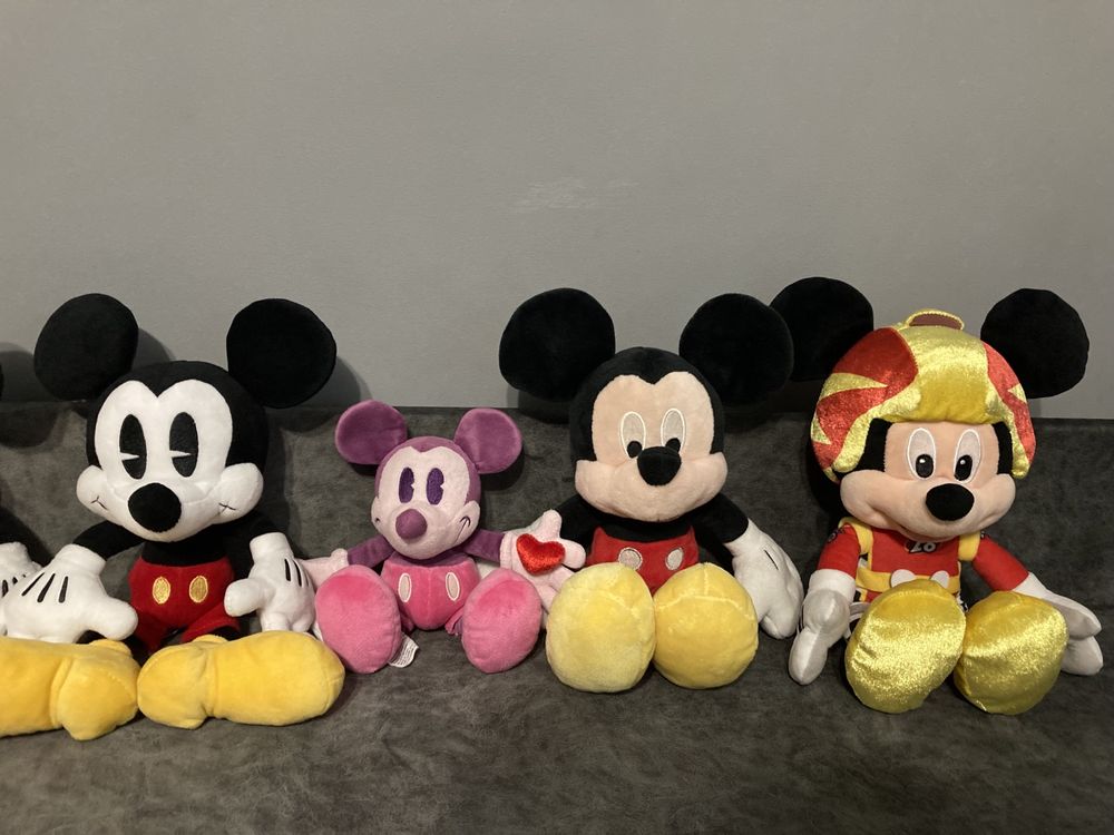 Mickey Mouse Minnie Mouse si prietenii