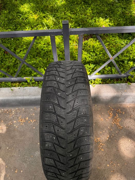 Продам шипованные зимние шины