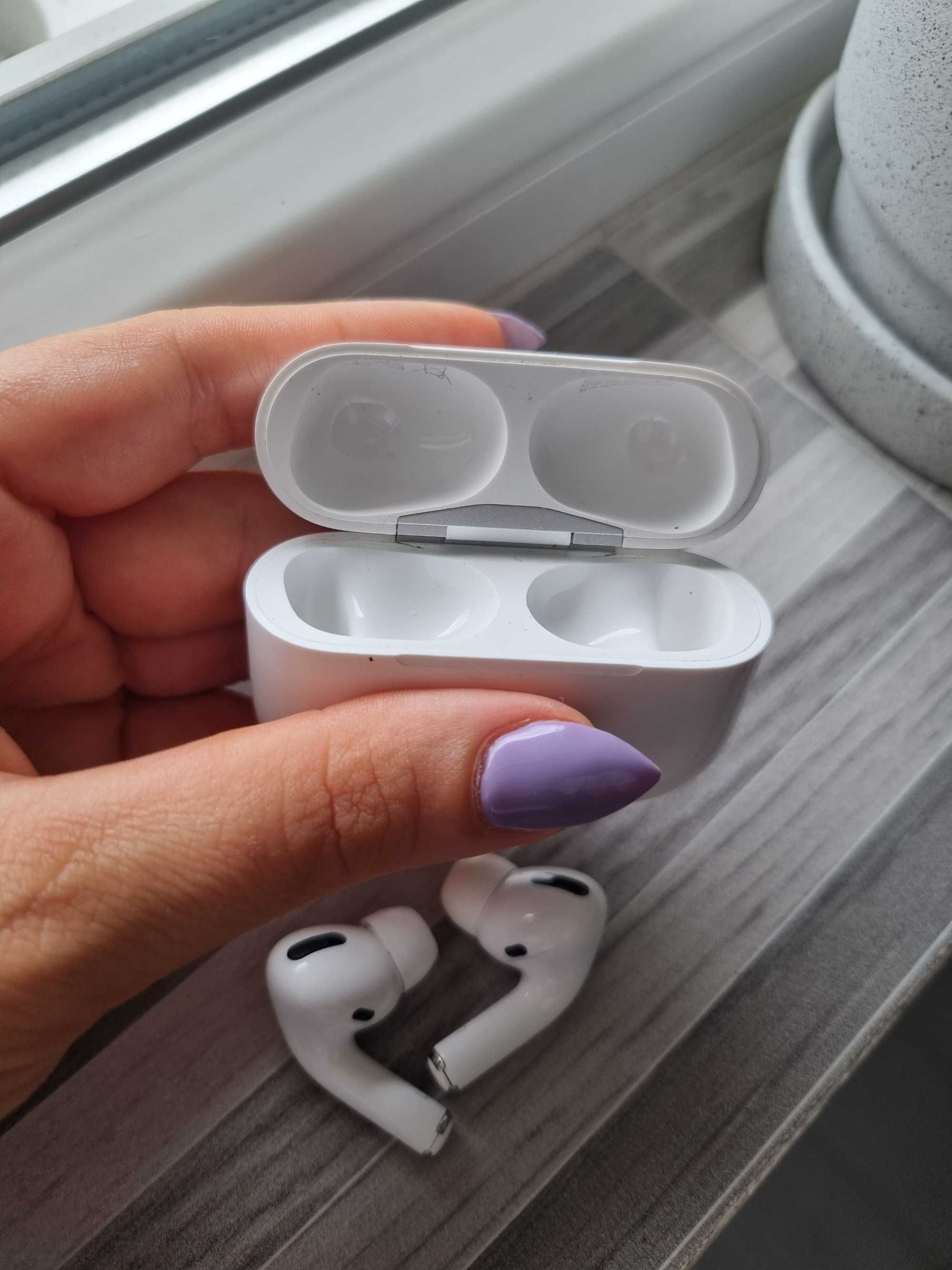 Apple Airpods Pro 2019 + подарък зарядно