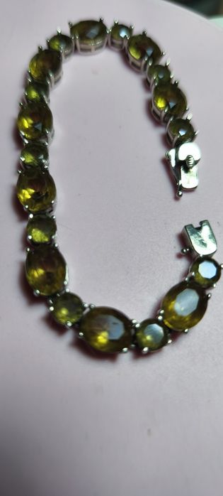 Продам серебряный браслет с камнями Султанит