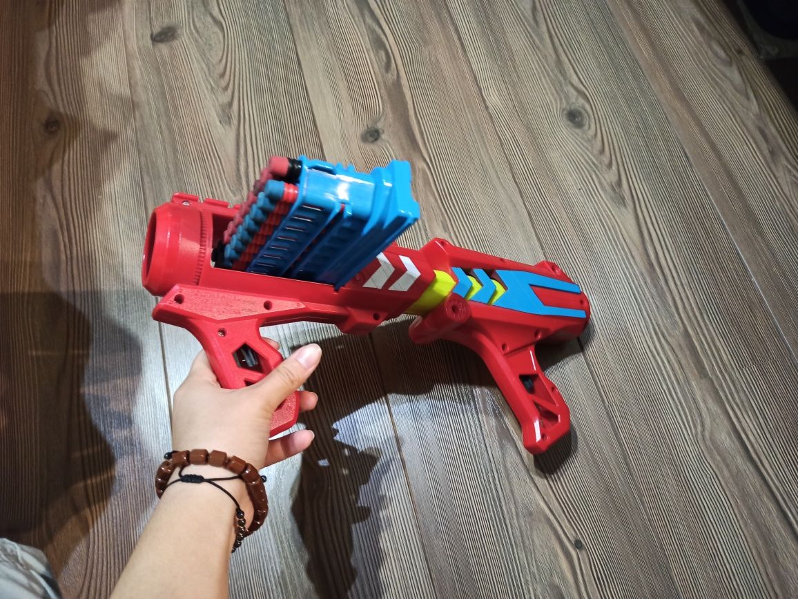 Nerf играчка със стрелички