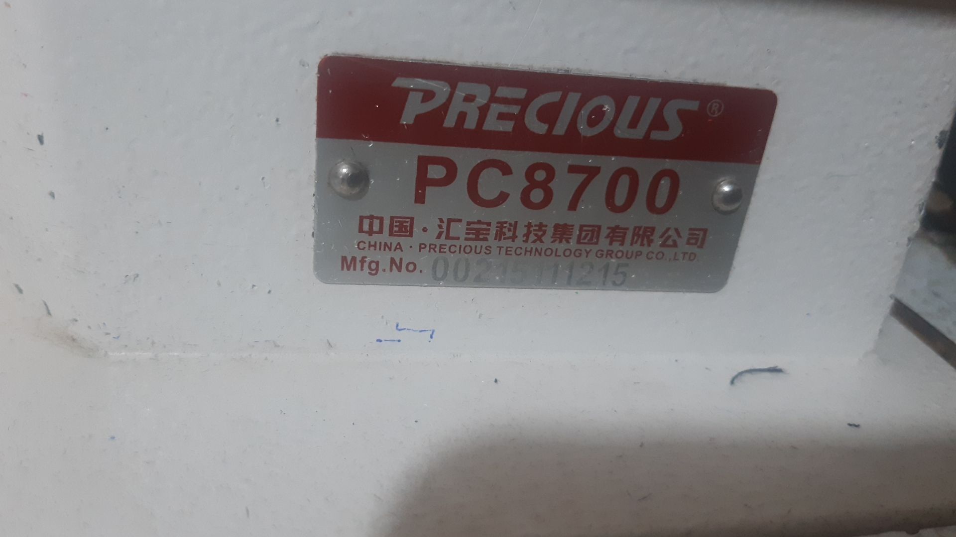 . PRECIOUS. Tikuv mashinadi. Motorli.  Uyda tikuvchilik qilingan.