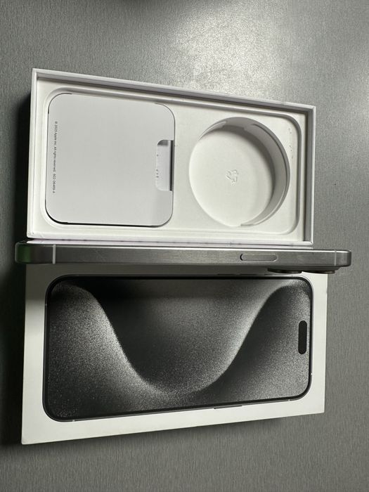 Iphone 15 pro max 256GB бял