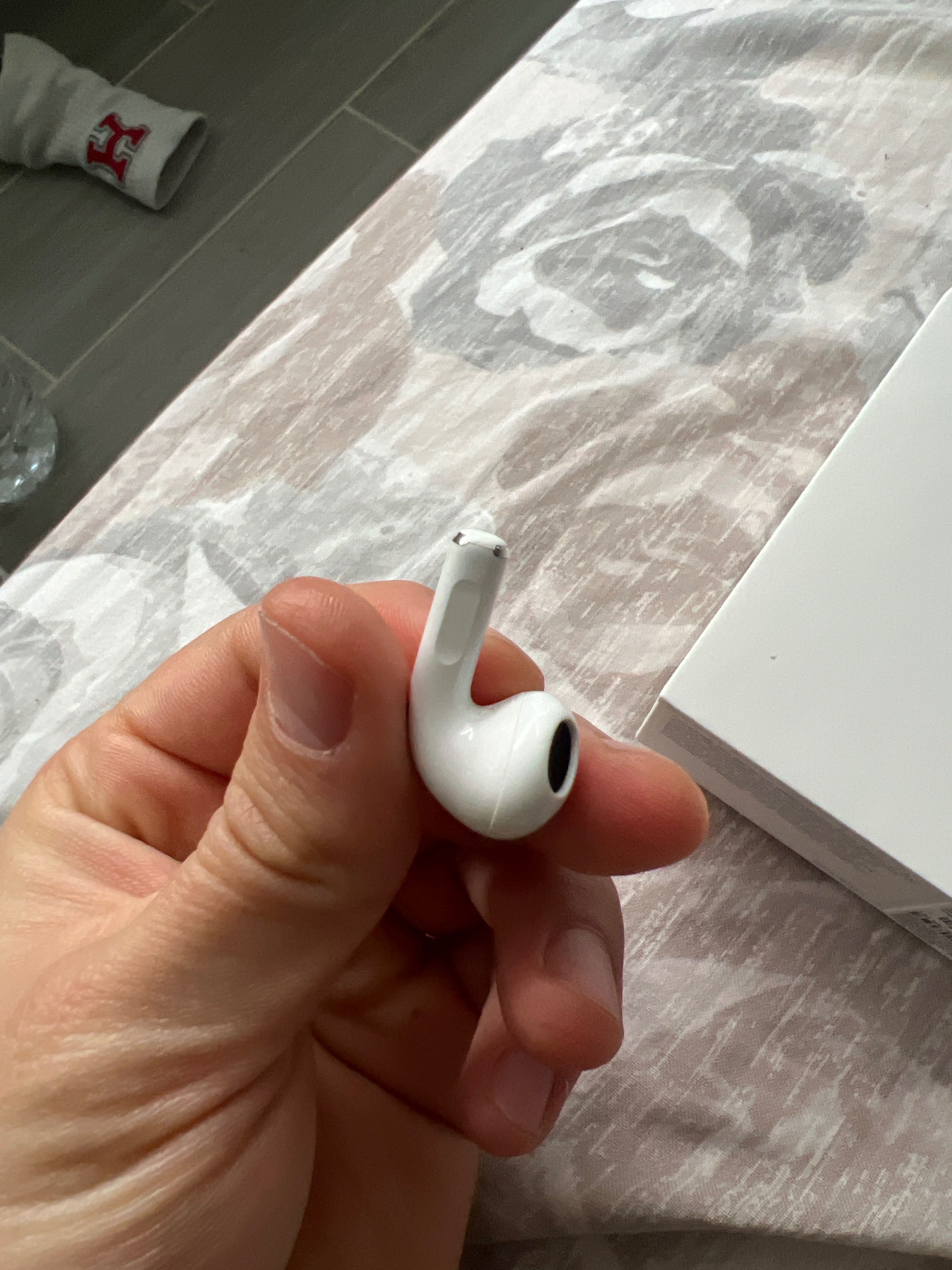 Apple Airpods 3rd generation with MagSafe Charging case