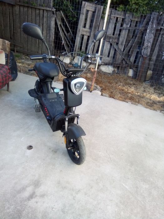 Vînd foarte foarte urgent scuter electric de 25.km.proprietar