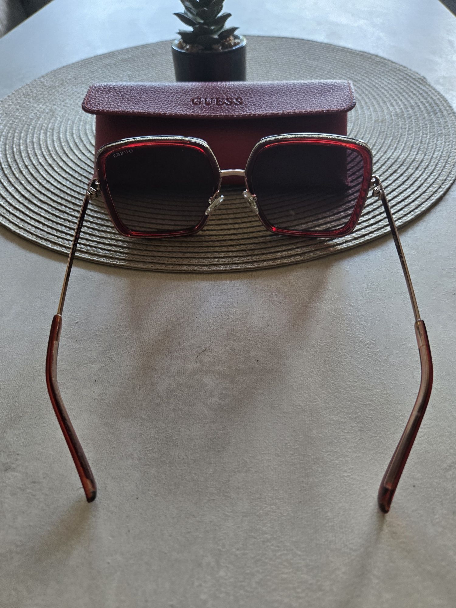Слънчеви очила Guess