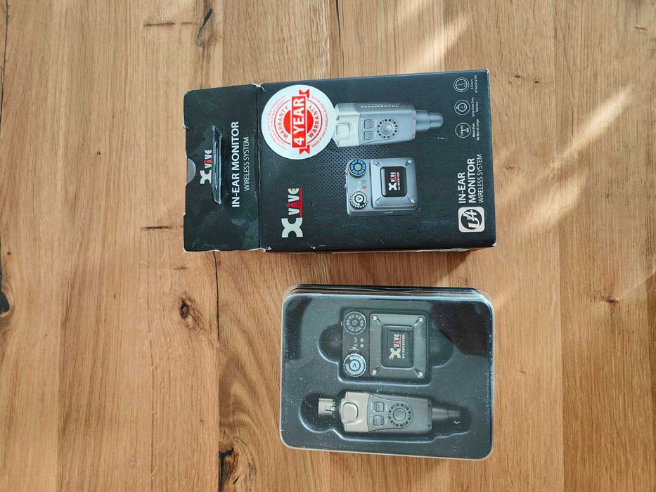 Безжична in-ear система XVive U4 + слушалки Shure SE215-K-EFS