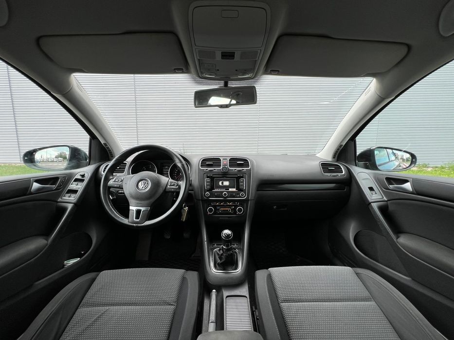 Vând Volkswagen Golf VI 1.6 TDI * BlueMotion * LED 2012 HighLine