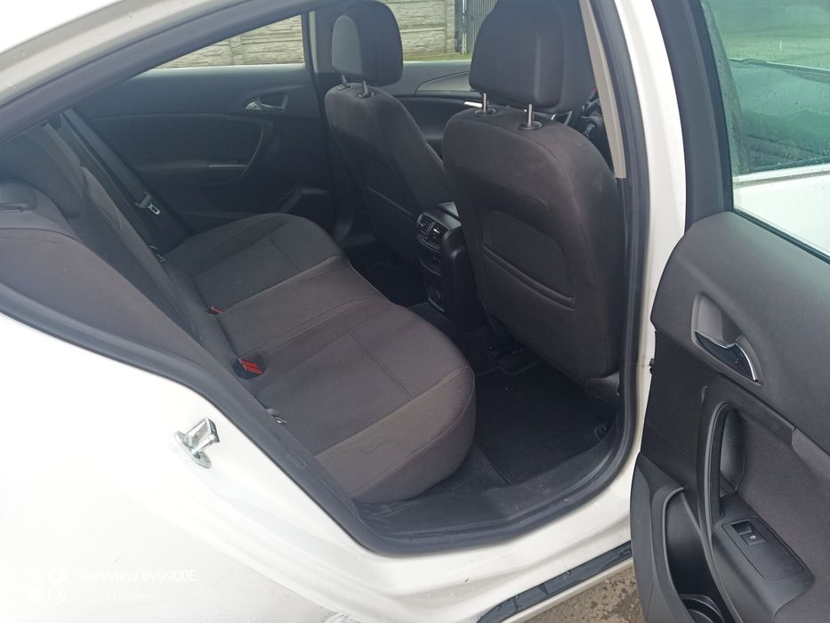 Dezmembrez Opel insignia 2010 2.0 benzina 220 HP avariat