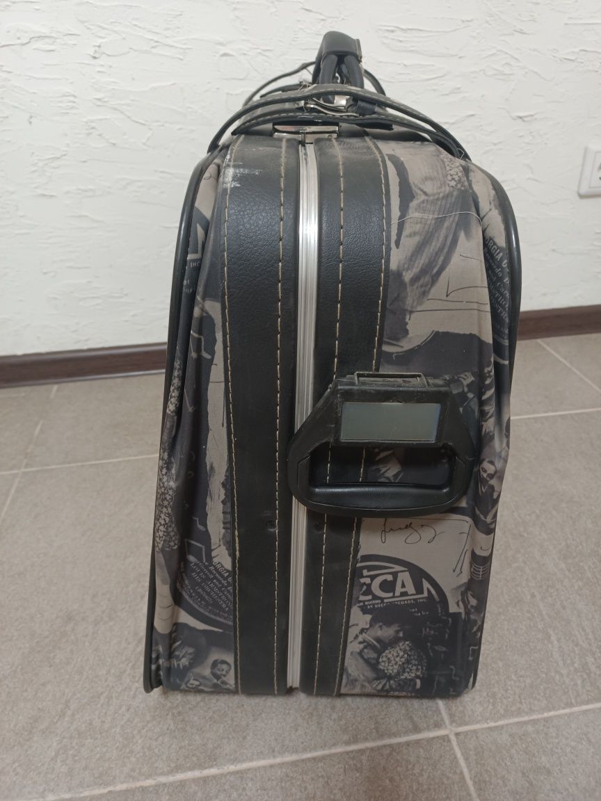 Продам ретро чемодан