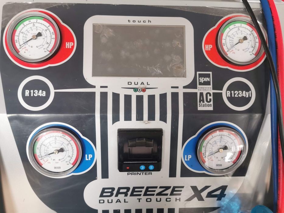 Машина за автоклиматици BREEZE TOUCH DUAL X4 за R134a и 1234yf