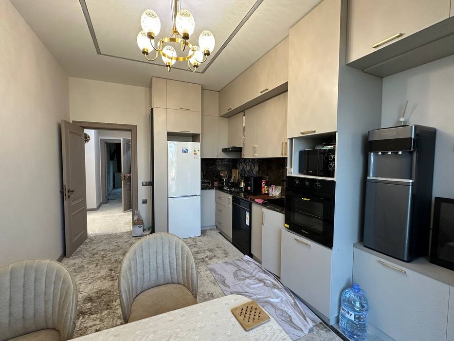 Уй сотилади 2хонали