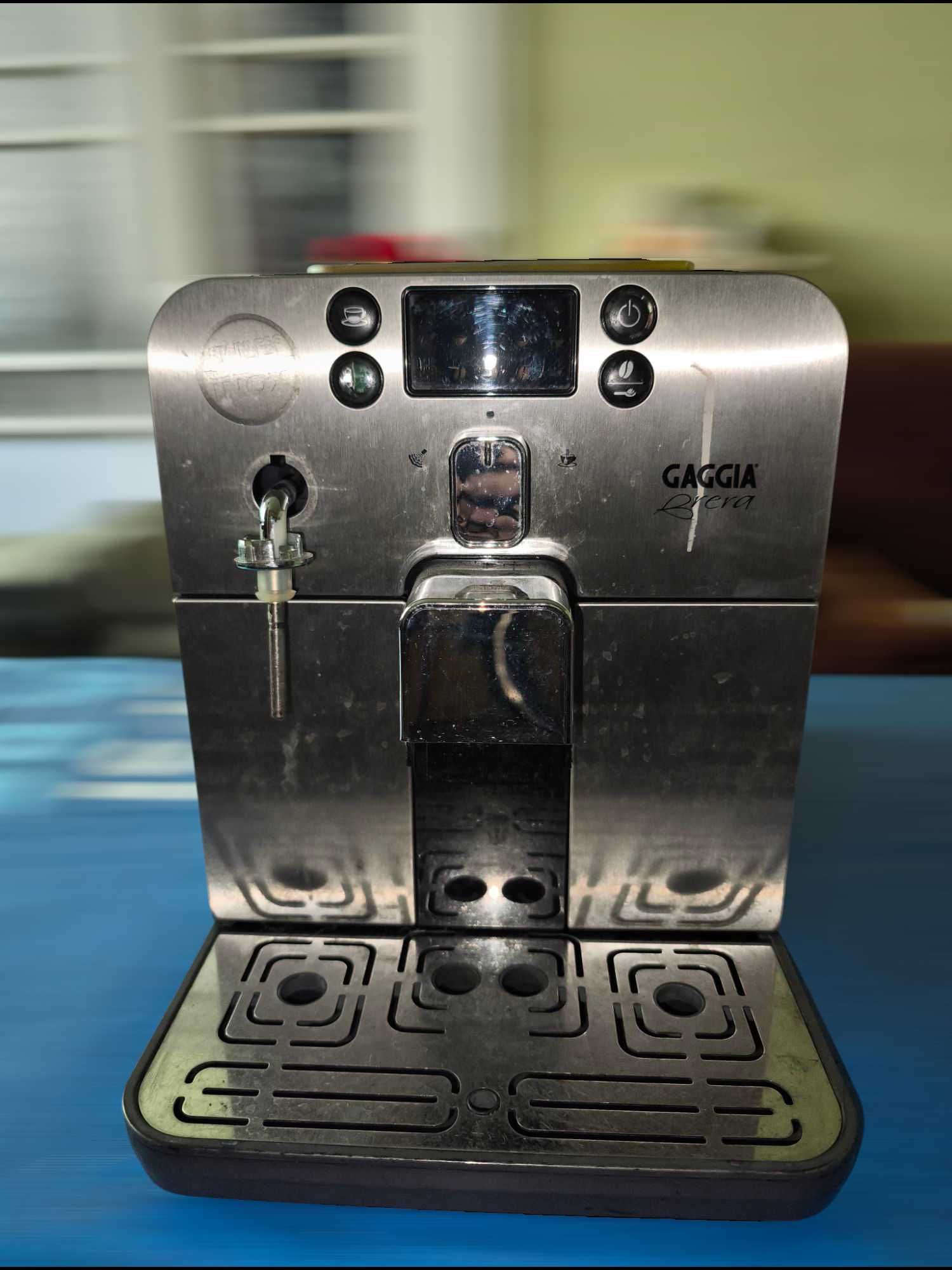 Продавам Saeco Gaggia с аква филтър и капучинатор