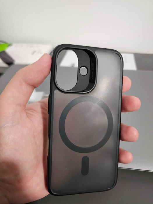 Incarcator si husa iPhone 16