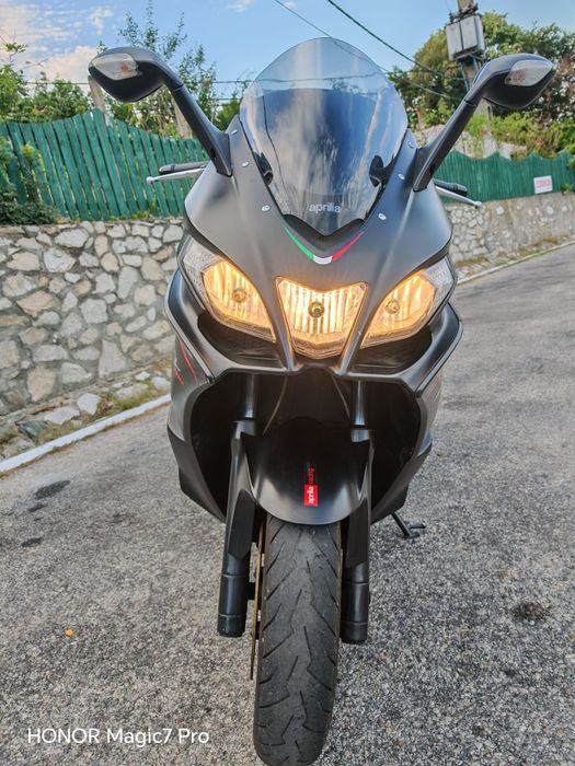 Vând maxi scuter Aprilia SRV 850, cel mai mare scuter fabricat