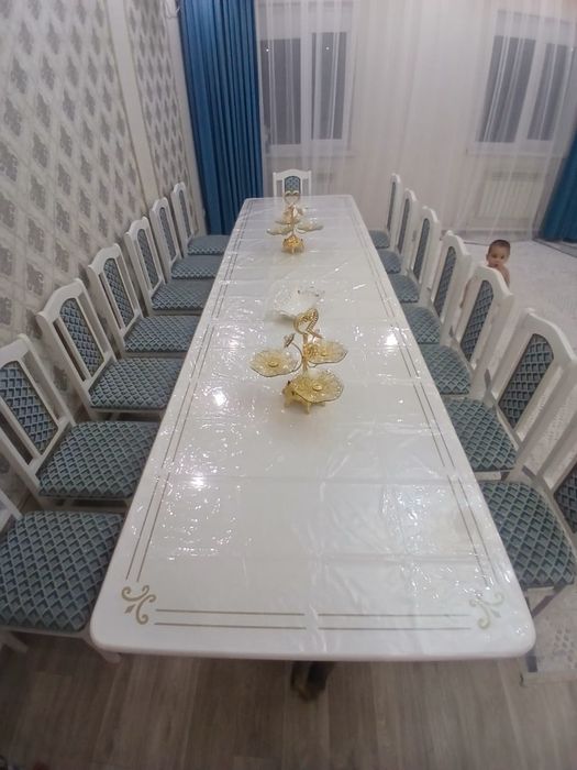 Срочно стол со стульями