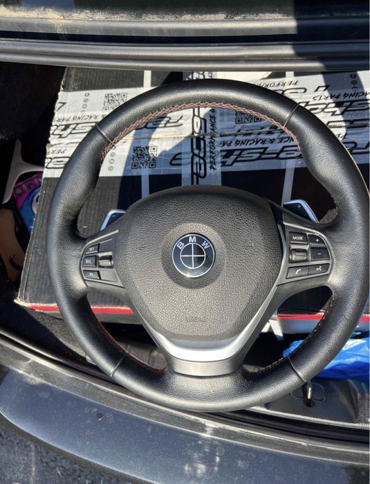 Volan BMW F30/F20 sport retapitat, cusatura rosie, padele CU AIRBAG