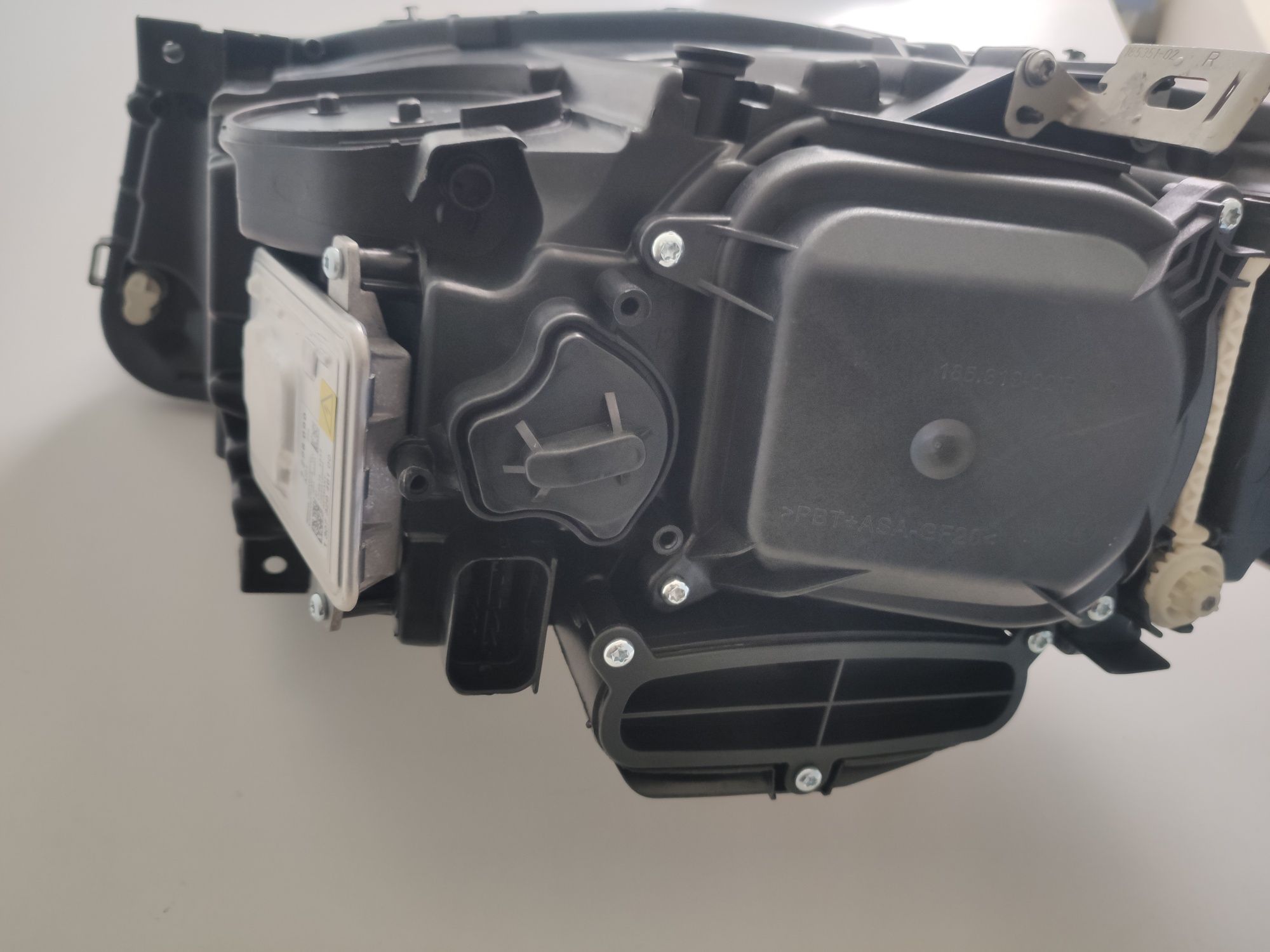 Пълен комплект фарове за BMW F10,F11 LCI ФЕЙСЛИФТ КСЕНОН