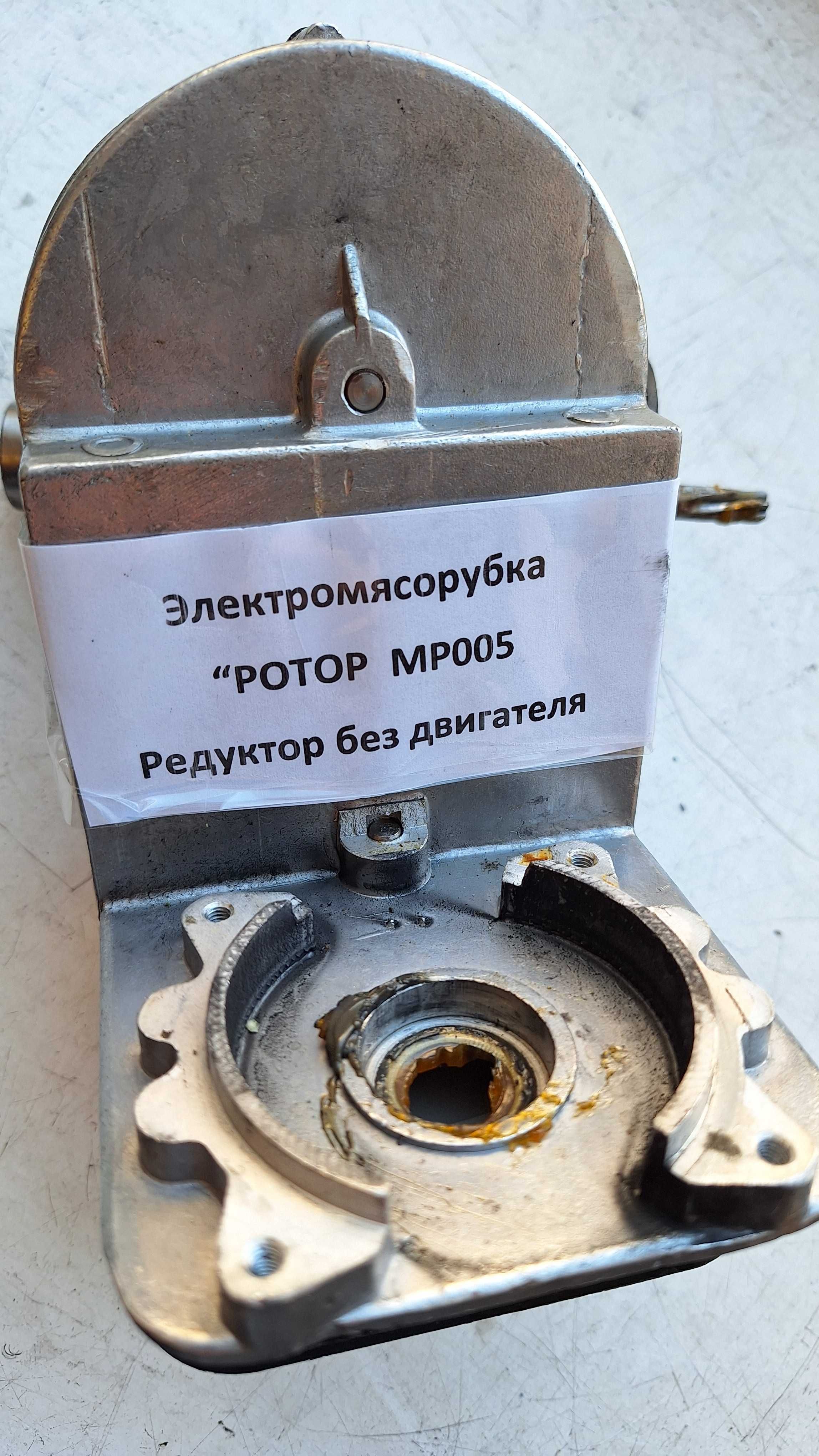 Мясорубка много разных и двигатели с шестерёнками и соковыжималка.
