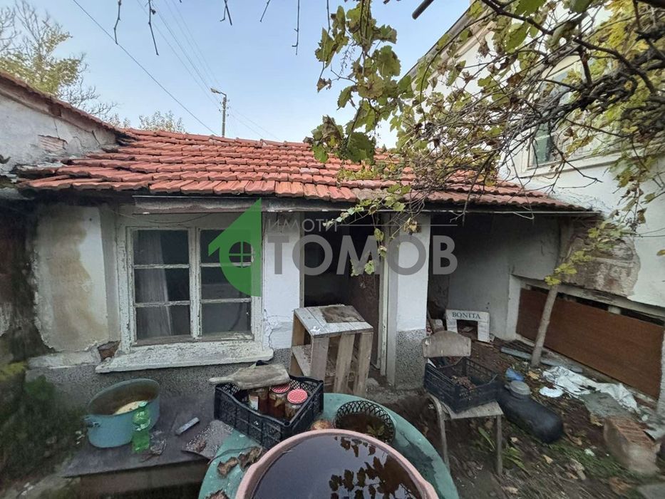 Къща с голям двор в село Найденово