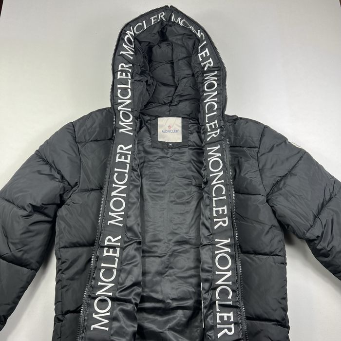 Moncler мъжко яке – черно матирано с бродерия