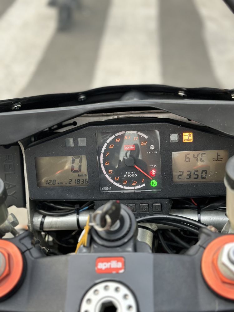 Aprilia RSV1000 Tuono Schimb