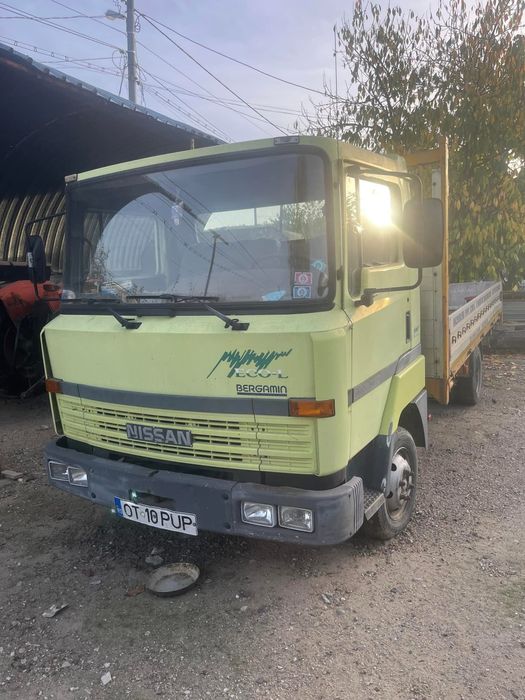 Vand Nissan N1 L35 autoutilitara camioneta