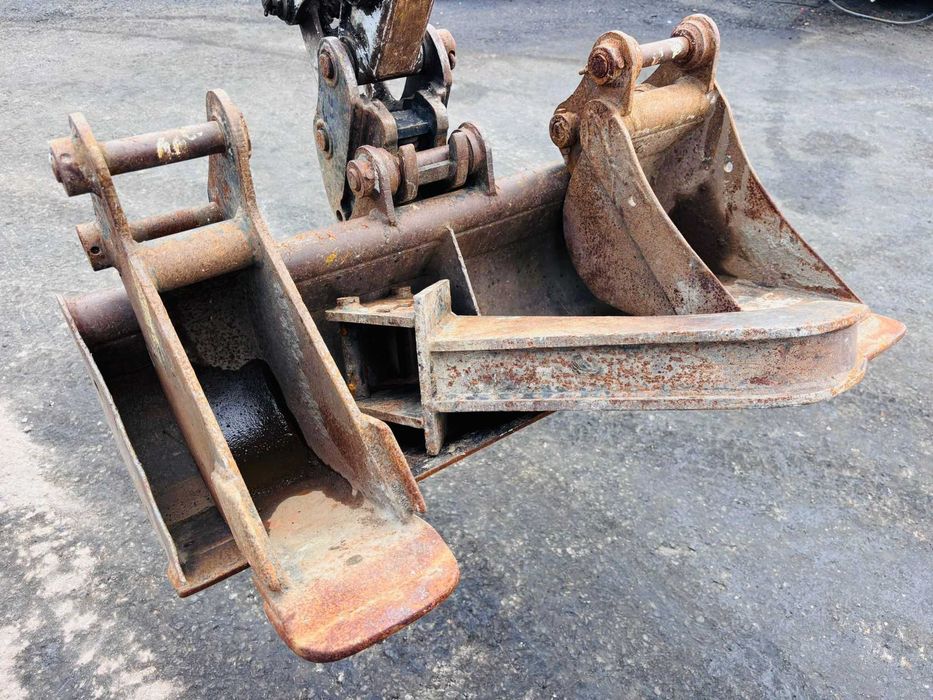 Miniexcavator Takeuchi TB215R