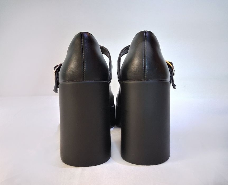 Обувки на ток с каишка