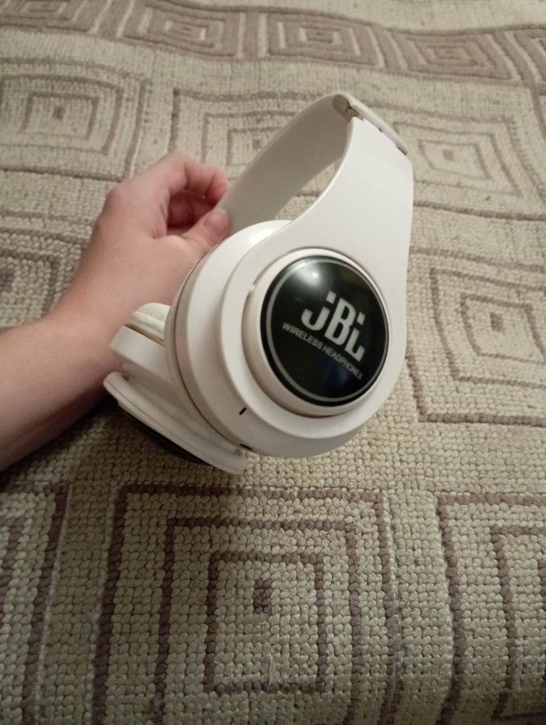 продаю наушник , беспроводной JBL T13