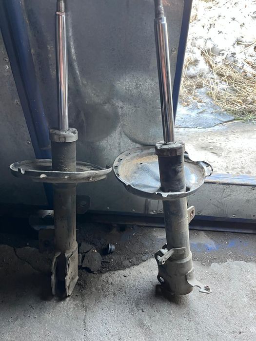 Продам стойки Лексус рх300.