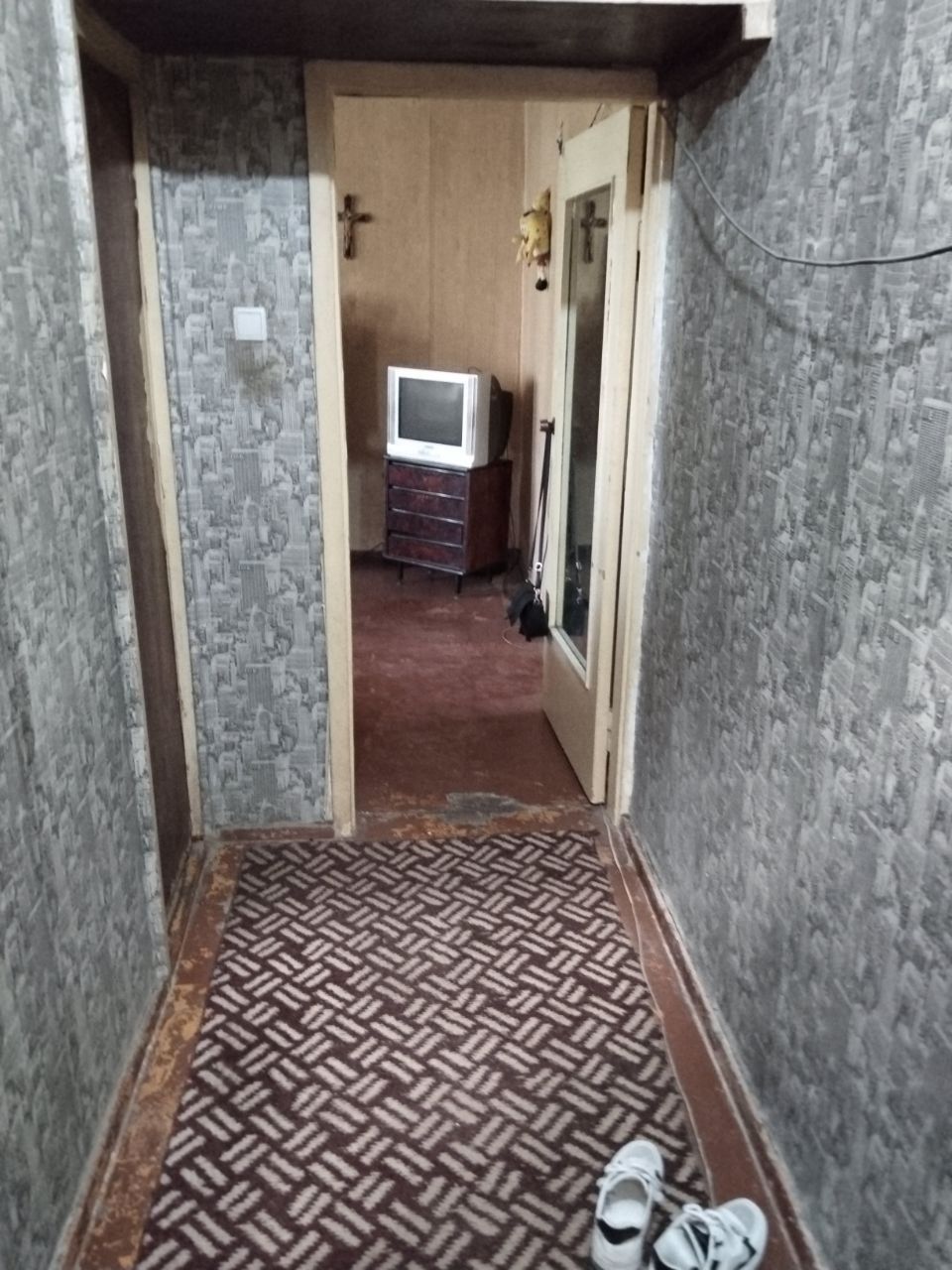 Чиланзар 2 комнатная квартира балкон 1,5*3