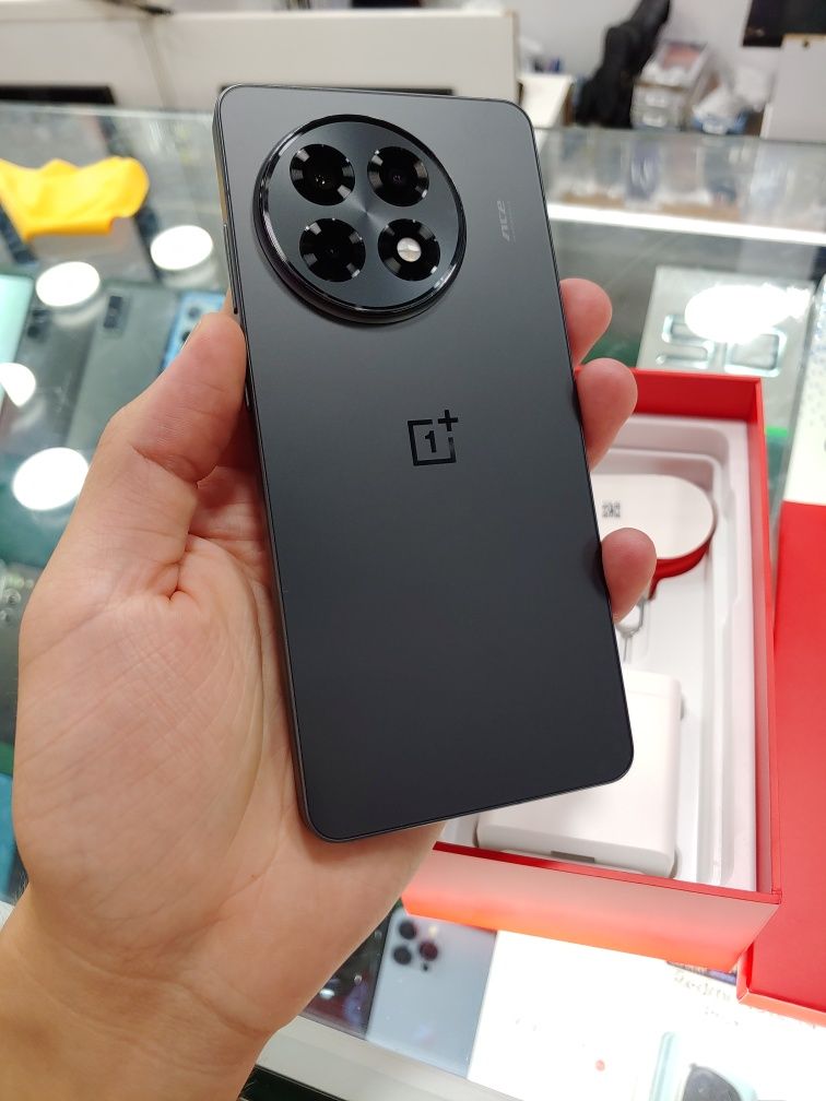 Oneplus Ace 5 12/256 Gb sotiladi