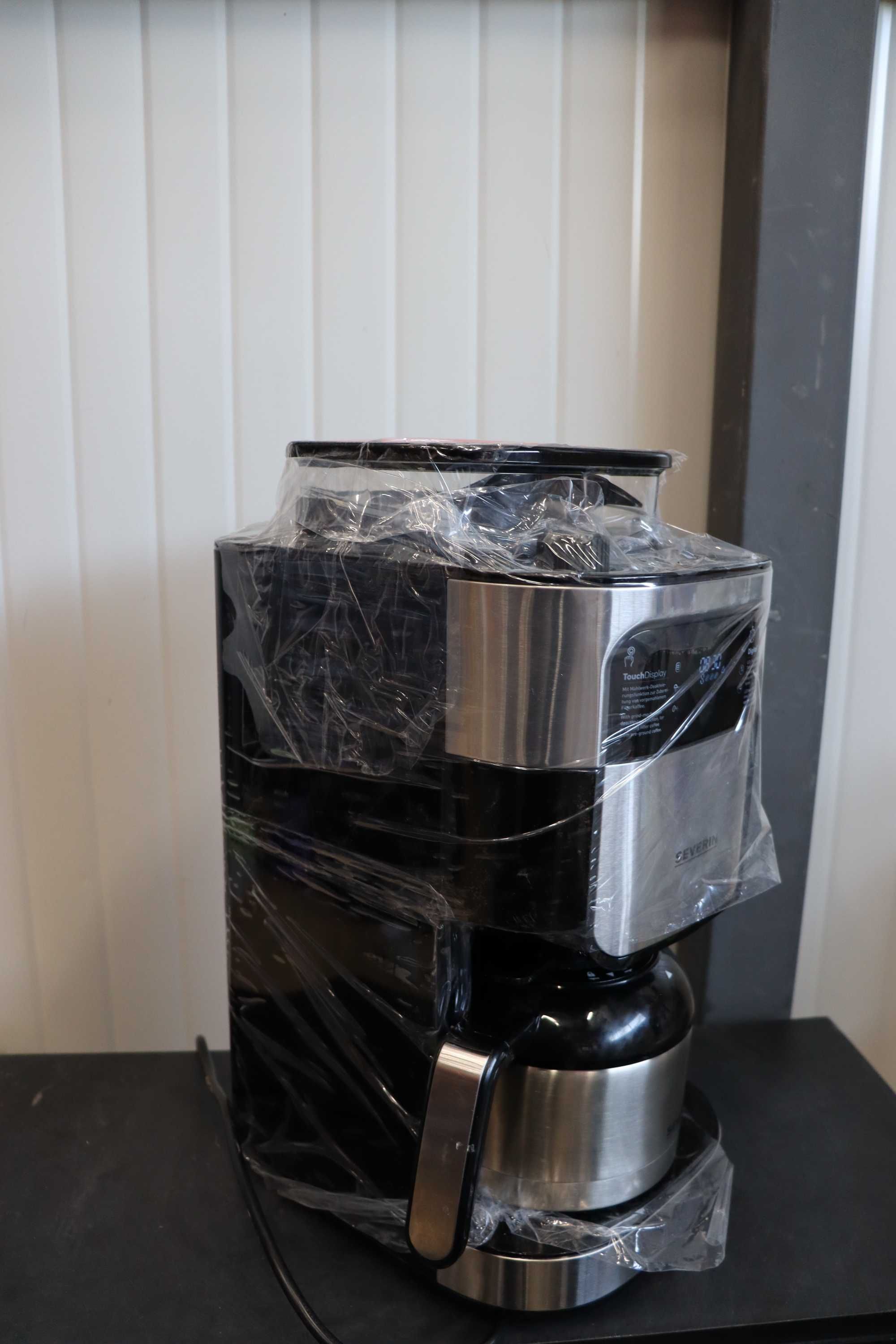 Шварц Кафемашина Severin, KA 4814, 1000W, 1.25L, 8 чаши С ДЕФЕКТ