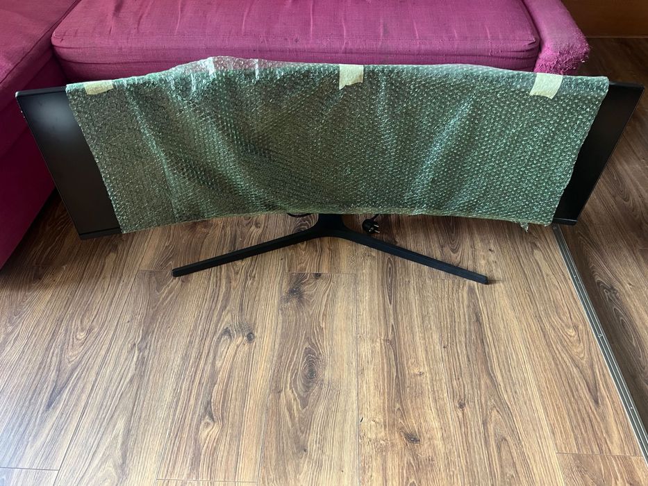 Monitor Samsung 49" USB-C Super Ultra-Wide Laptop Power Delivery