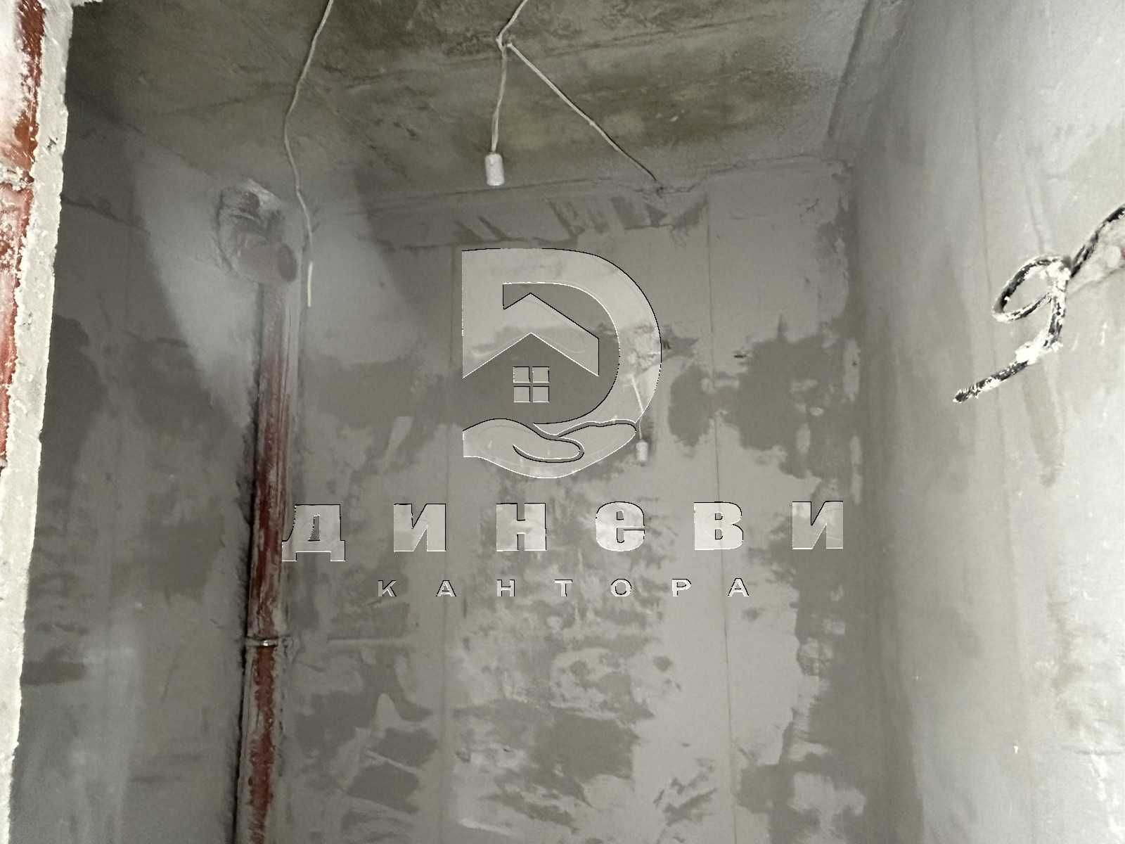 Тристаен апартамент над Медицински факултет