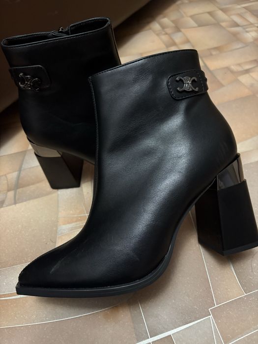 Продаю обувь новый