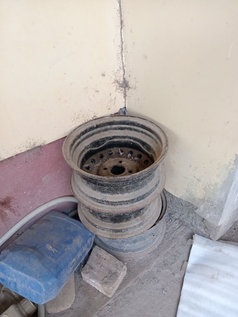 R13 diska sotiladi Nexia 2