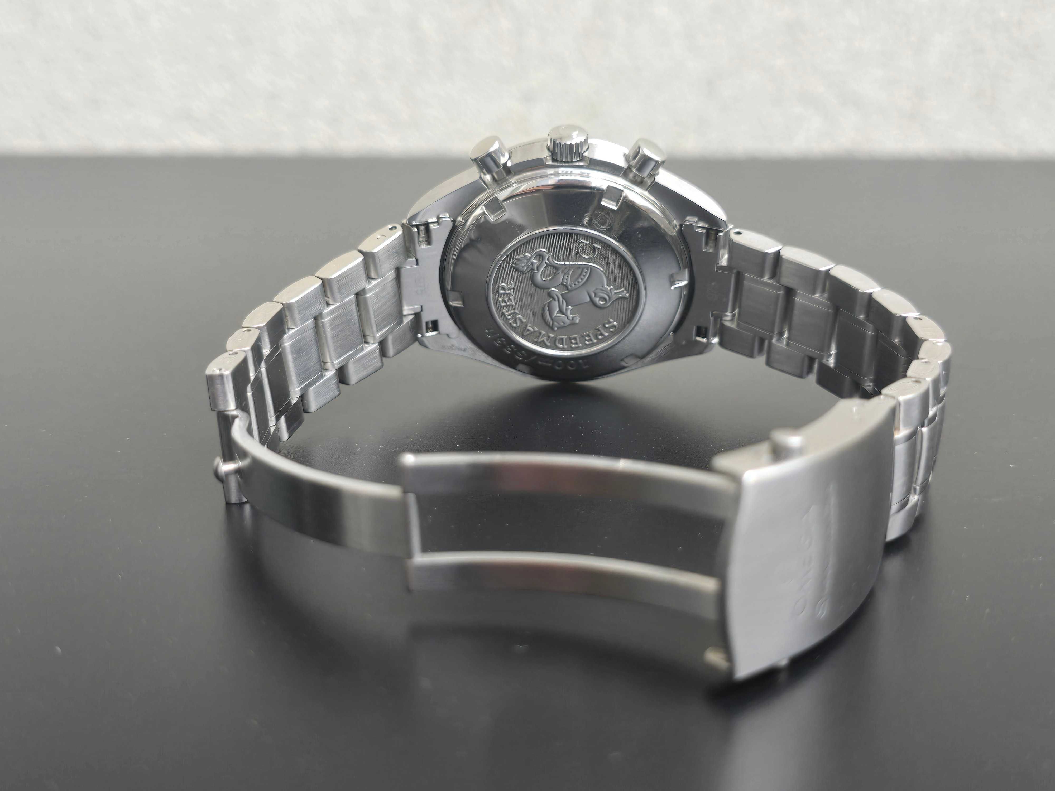Omega Speedmaster Date 3211.30