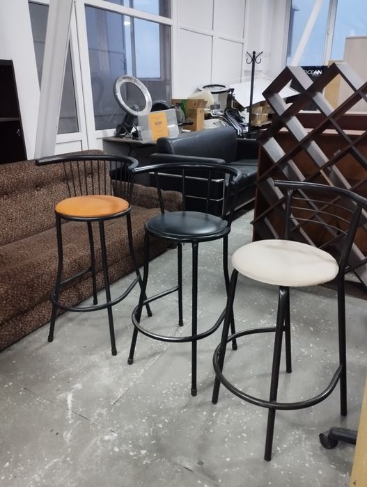 Продаются высокие стулья,в отличном состояний!